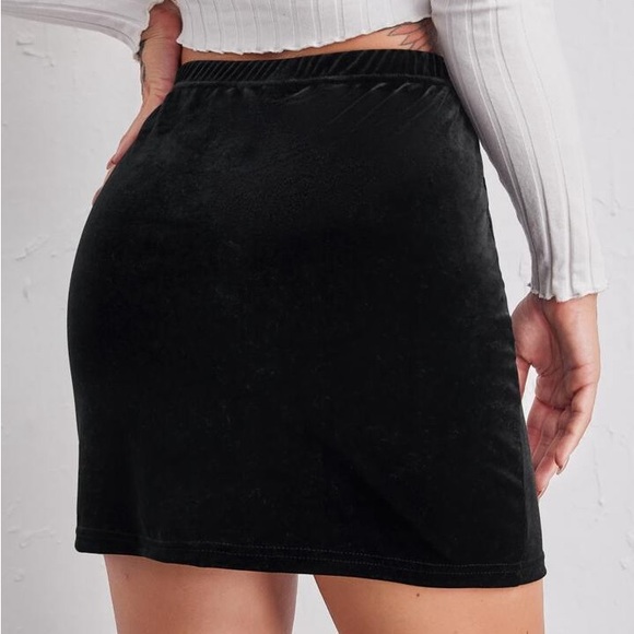 Velvet Black Skirt (XL) - Picture 3 of 3